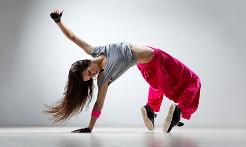 Bboy là gì? Bgirl là gì? Breakdance và những bước nhảy cơ bản